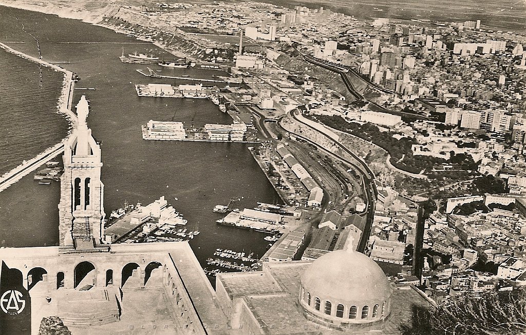 139-La Basilique et Vue Generale de la ville.JPG